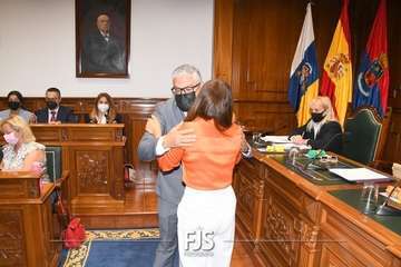 César Santana y Sergio Suárez reciben la medalla acreditativa de concejales de Telde/Francisco Javier Santana.